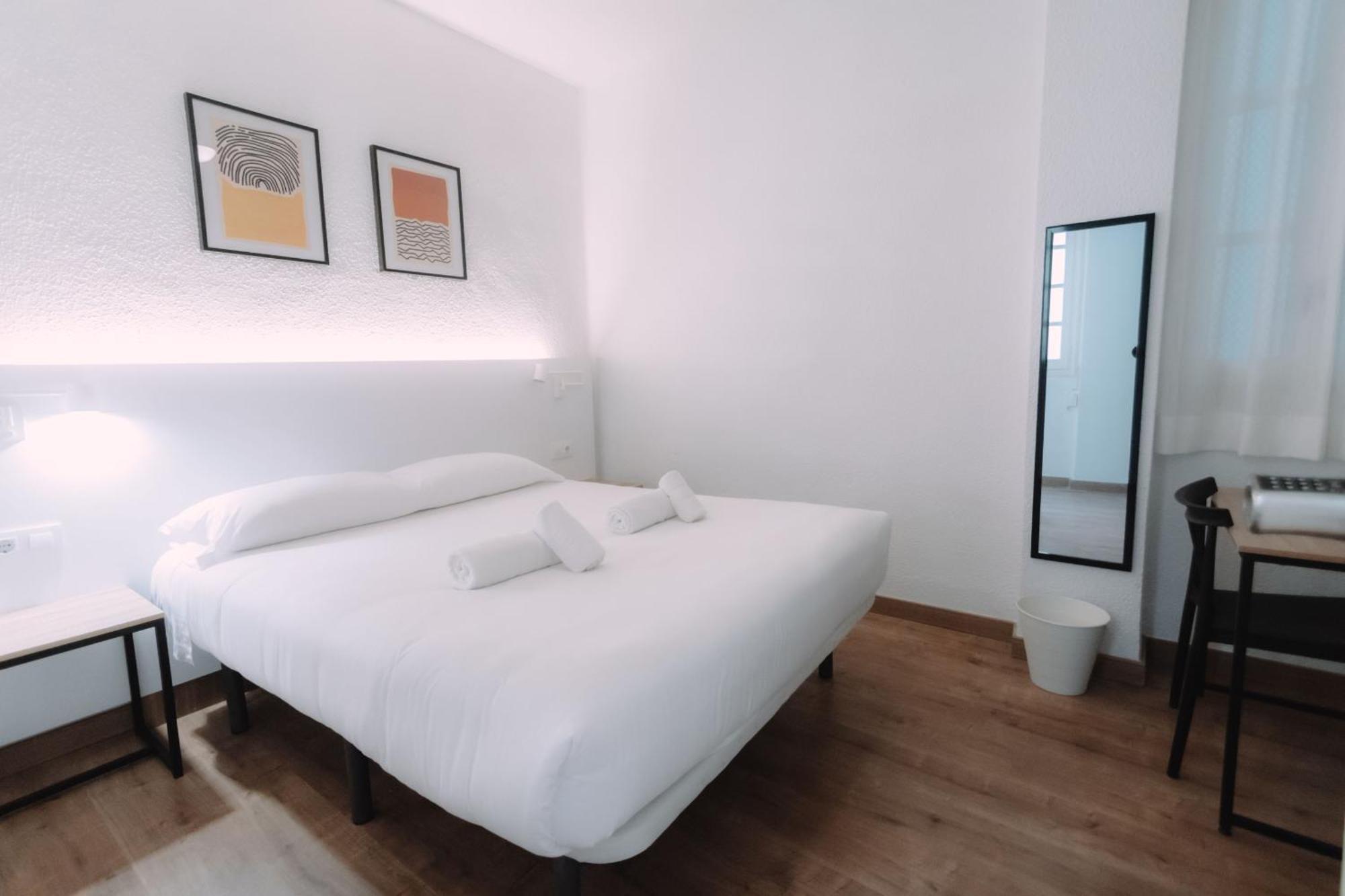 Concept Rooms บาเลนเซีย ภายนอก รูปภาพ