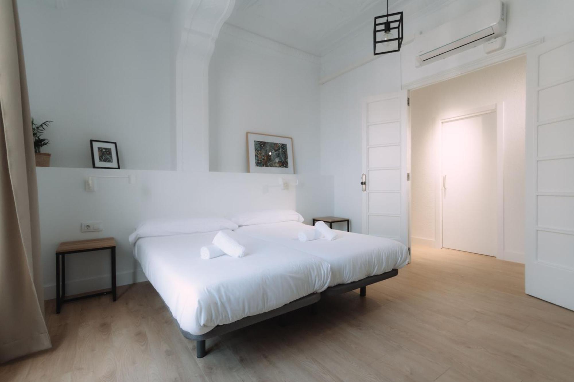 Concept Rooms บาเลนเซีย ภายนอก รูปภาพ