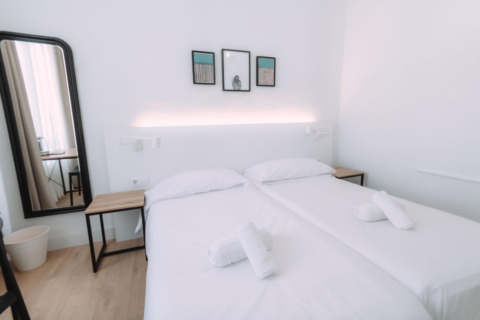 Concept Rooms บาเลนเซีย ภายนอก รูปภาพ