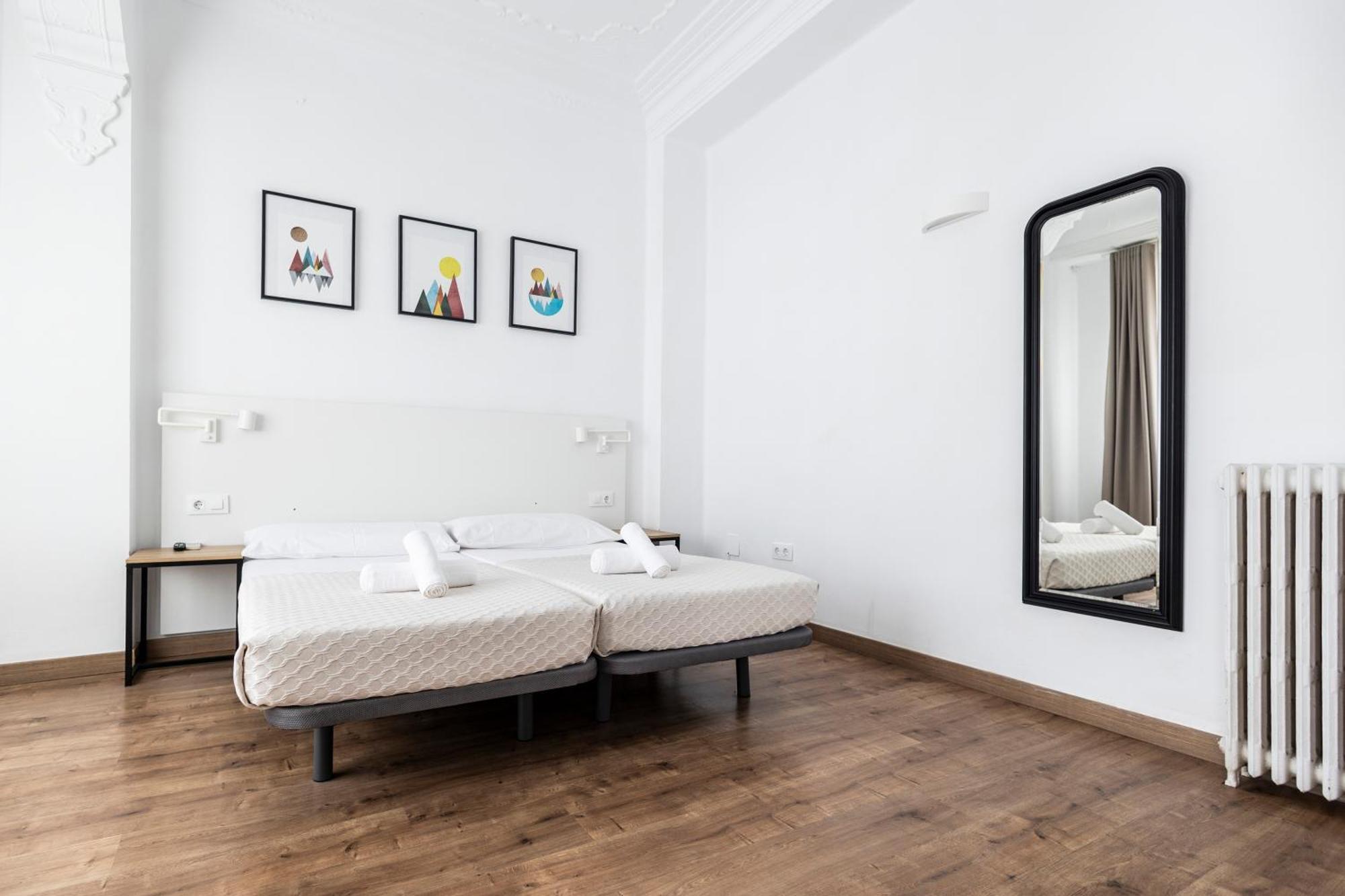 Concept Rooms บาเลนเซีย ภายนอก รูปภาพ